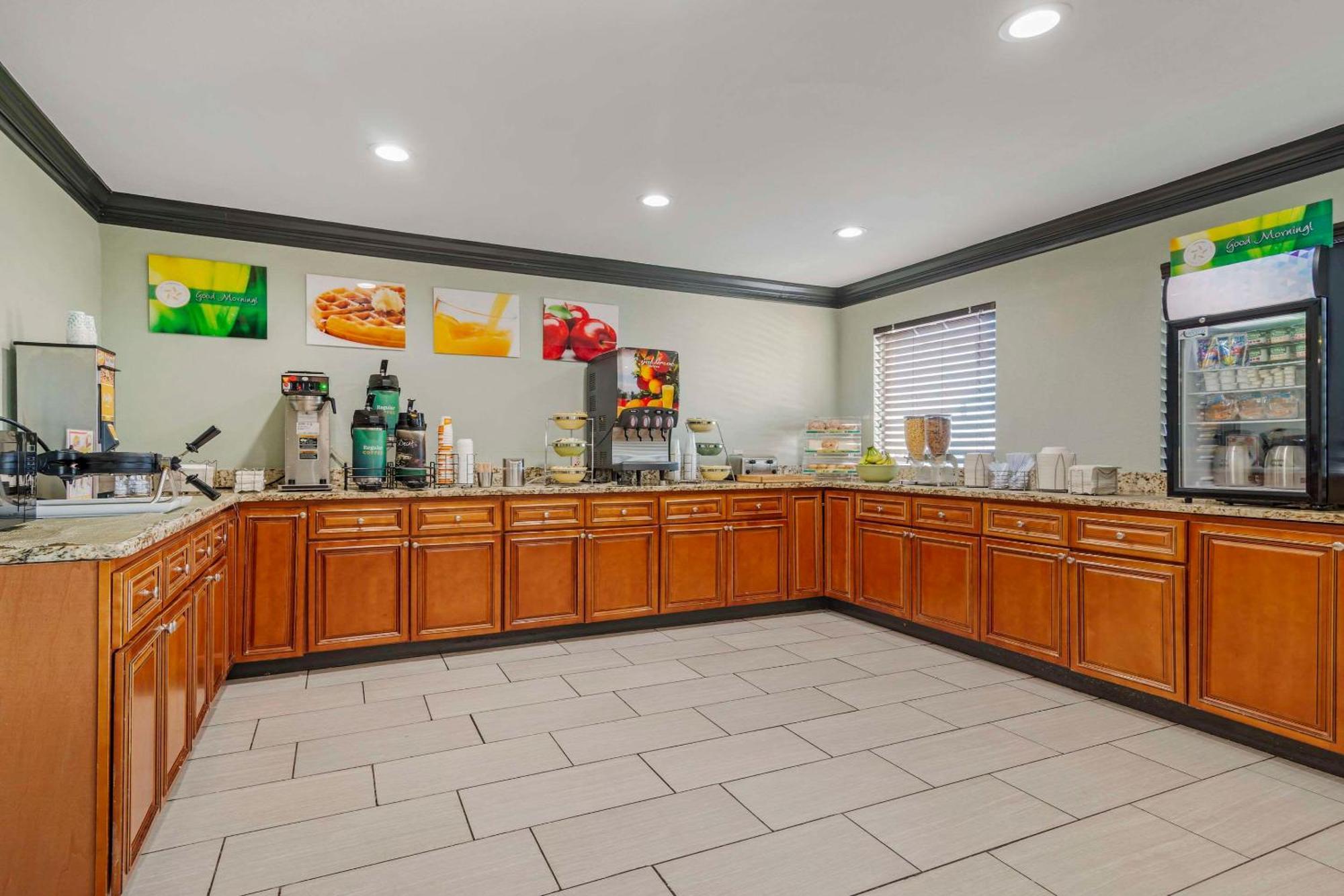 Quality Inn & Suites Morrow Atlanta South Bagian luar foto