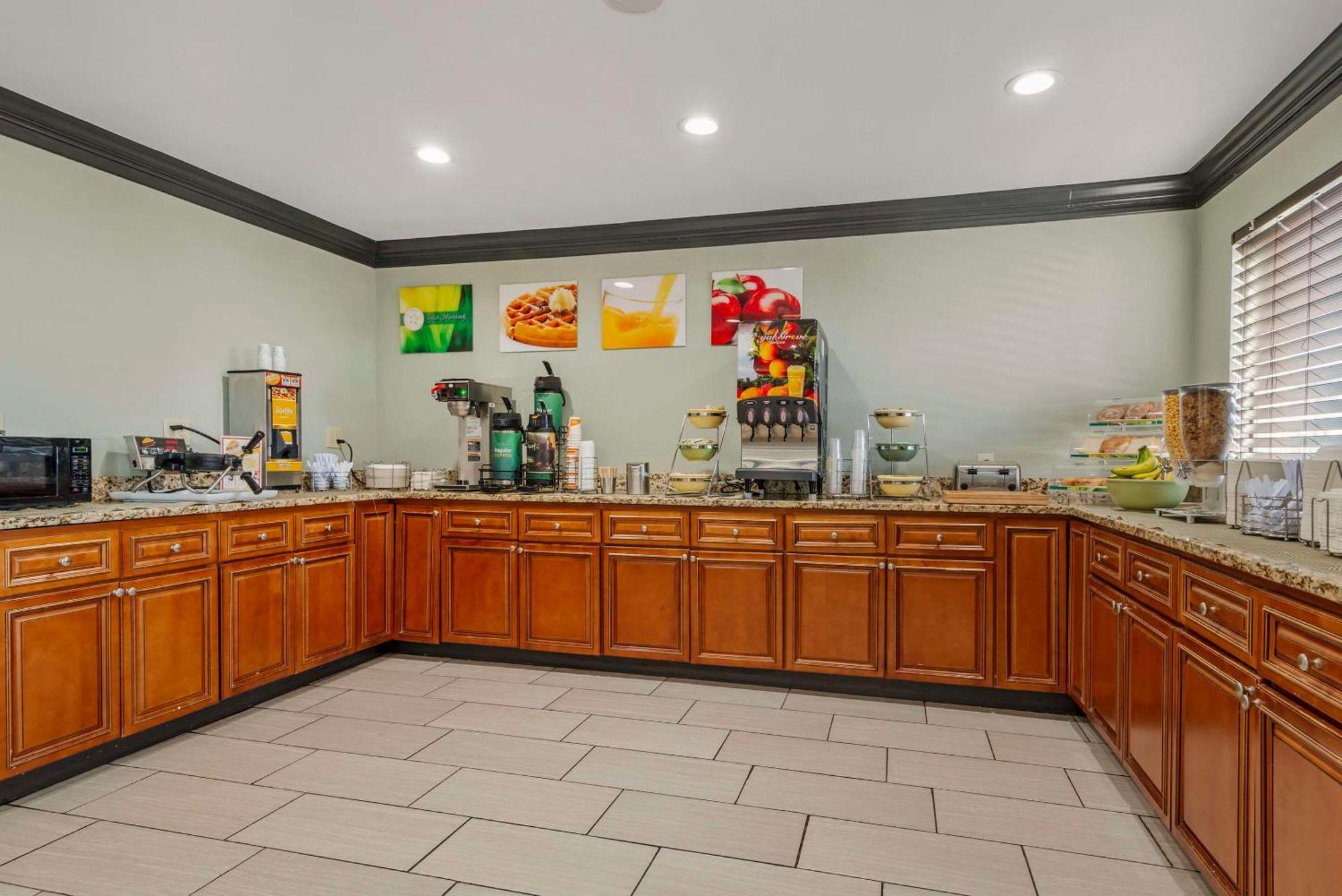 Quality Inn & Suites Morrow Atlanta South Bagian luar foto