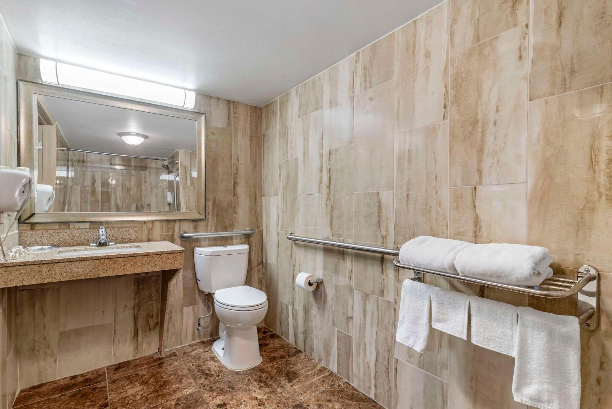 Quality Inn & Suites Morrow Atlanta South Bagian luar foto