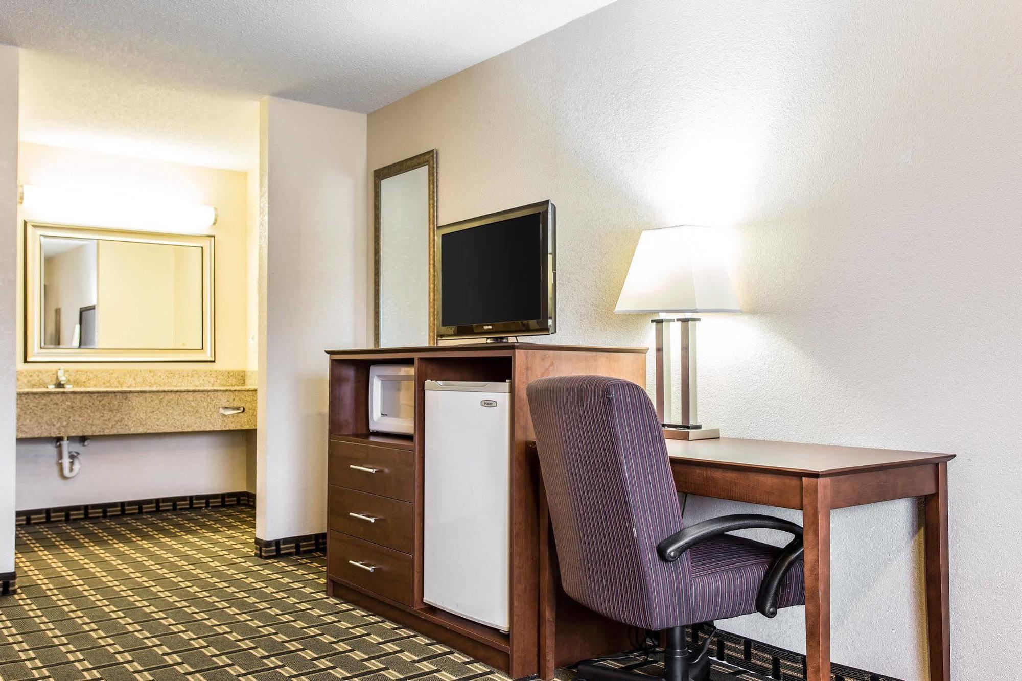 Quality Inn & Suites Morrow Atlanta South Bagian luar foto